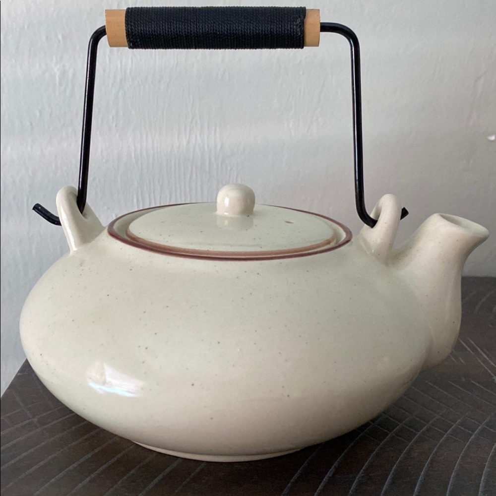 Tea pot